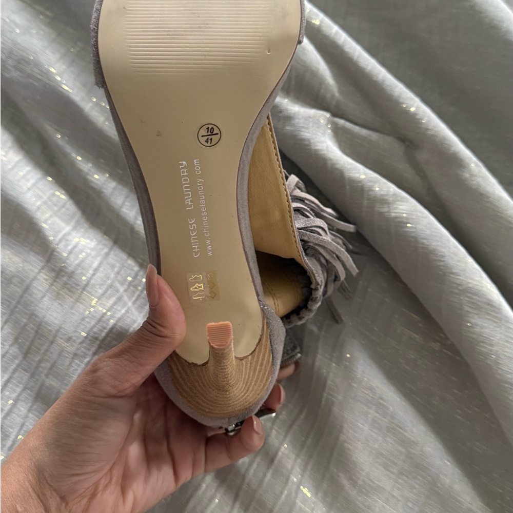 Chinese Laundry Santa Fe Taupe/Gray Suede Leather Fringe  Heel Sandals 10 EUC - Picture 10 of 11